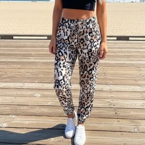 Know One‎ Cares Leopard Print Brushed Knit Joggers Sweatpants Size Small
